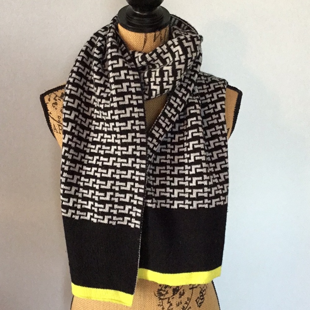 White Knight Reversible Scarf NWOT